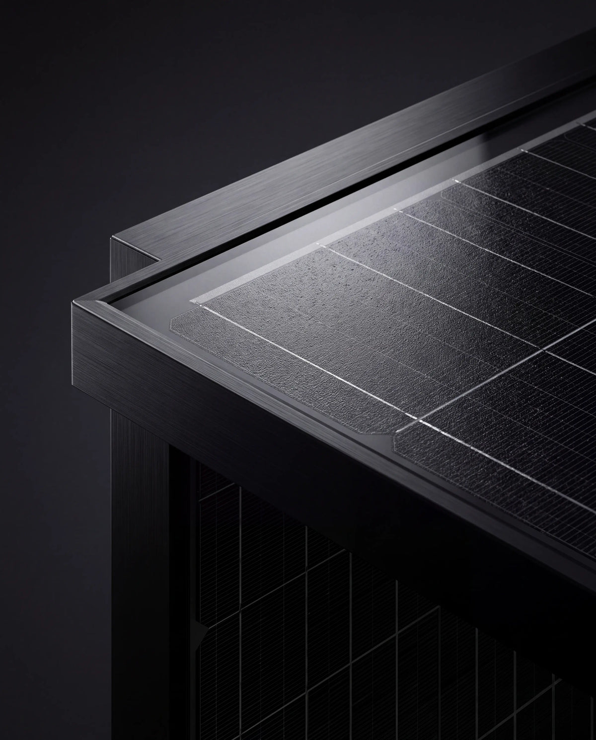 Détail du cadre et de la surface d'un panneau solaire rigide SOLMIRE